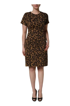Klänning i leopardjacquard till knälängd