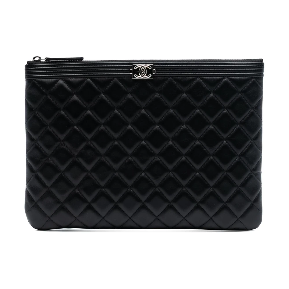 Chanel Vintage Women's Black Pre-Owned Quilted Leather Pouch