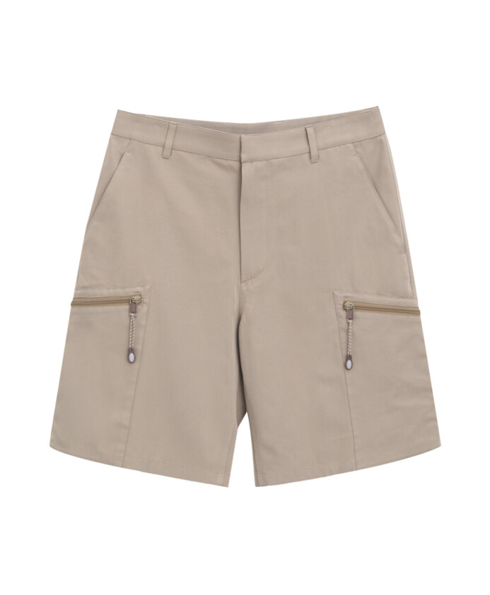 beige-cargo-shorts-with-zip-pockets
