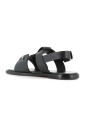 sandale-en-cuir-noir-avec-epingle-argentee