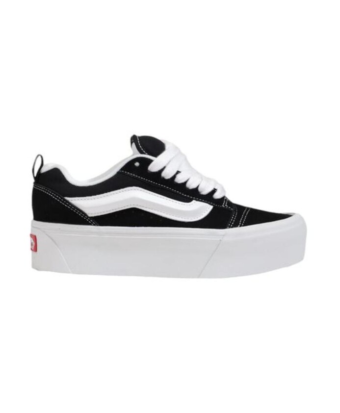 sneakers-en-daim-noir-et-blanc