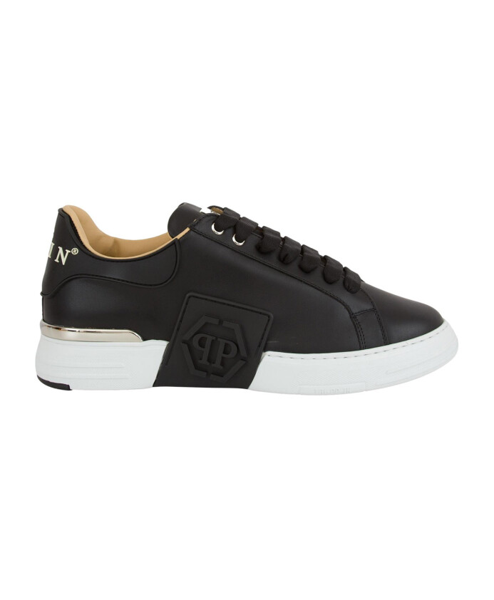 classic-low-top-sneakers