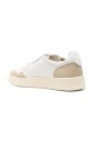 baskets-blanches-a-lacets-et-bout-rond
