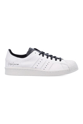 white-sneakers-superstar-style