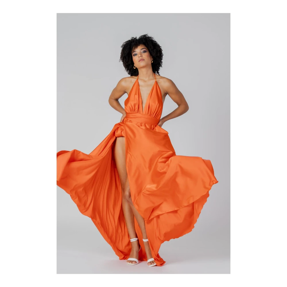 Sol Wears Women Oranje Satijnen Maxi Jurk met V-hals Orange Dames