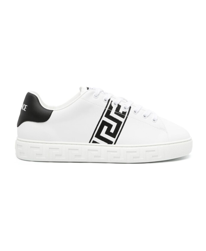sneakers-blanches-avec-broderie-greca