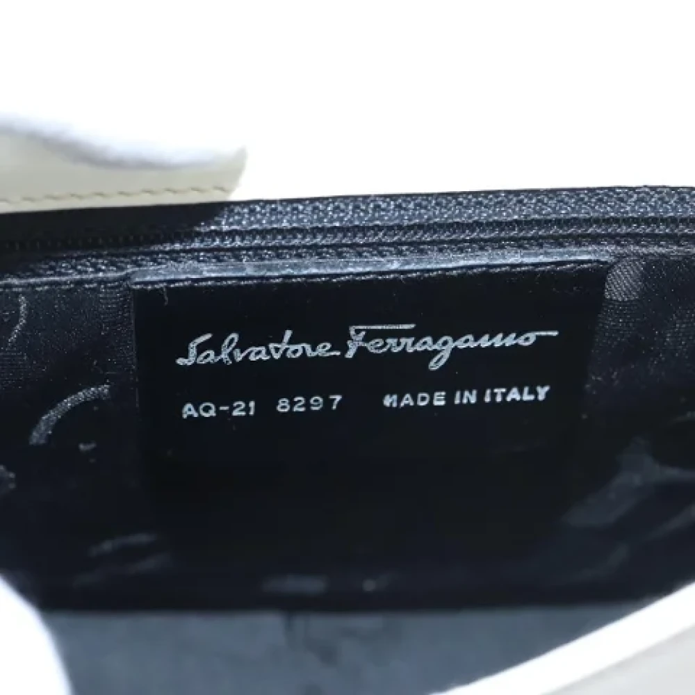 Salvatore Ferragamo Pre-owned Fabric handbags White Dames