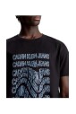 modern-sophisticated-black-t-shirt
