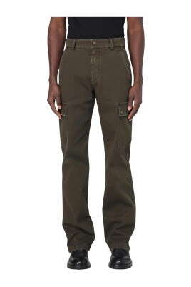 green-cargo-pants-with-multiple-pockets