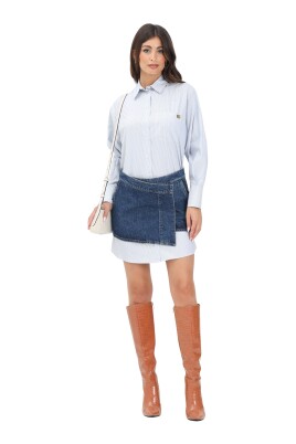 chemise-a-rayures-et-jupe-en-denim