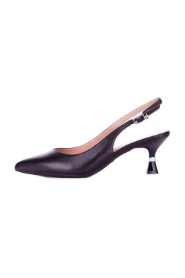 black-heel-decolette-shoes-with-logo
