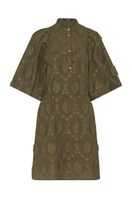 robe-brodee-avec-manches-bouffantes