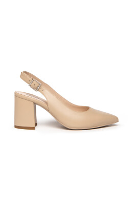 beige-sandals-for-stylish-summer-look