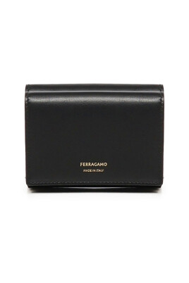 black-leather-wallet-button-closure