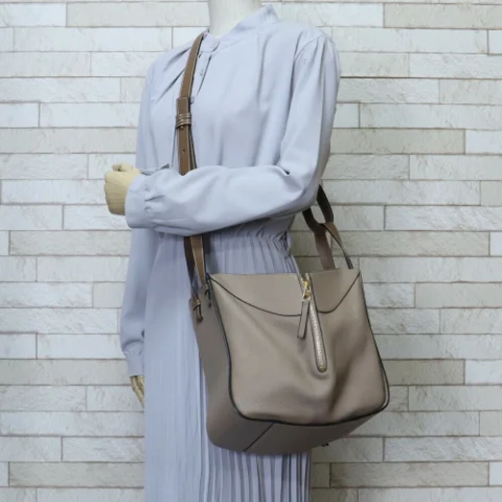 Loewe Pre-owned Fabric shoulder-bags Beige Dames