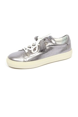 chaussures-sportives-en-platine-avec-broderie