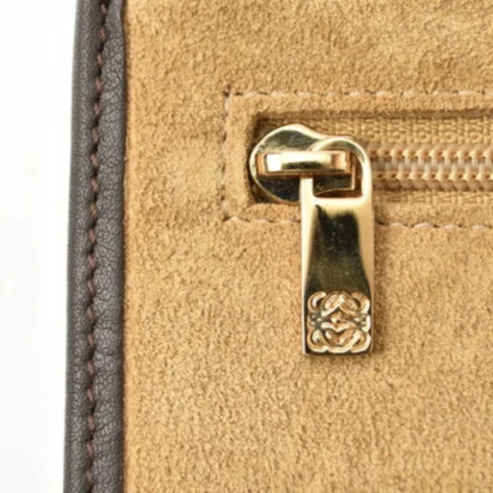 Loewe Pre-owned Leather clutches Brown Dames