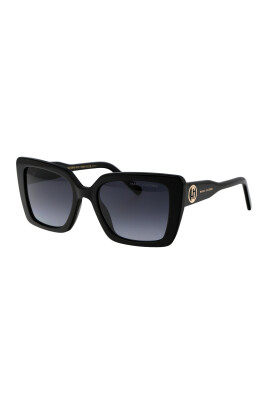lunettes-de-soleil-elegantes-pour-un-look-tendance