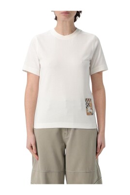 t-shirt-blanc-avec-detail-patch