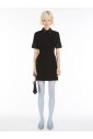 mini-robe-avec-details-en-satin
