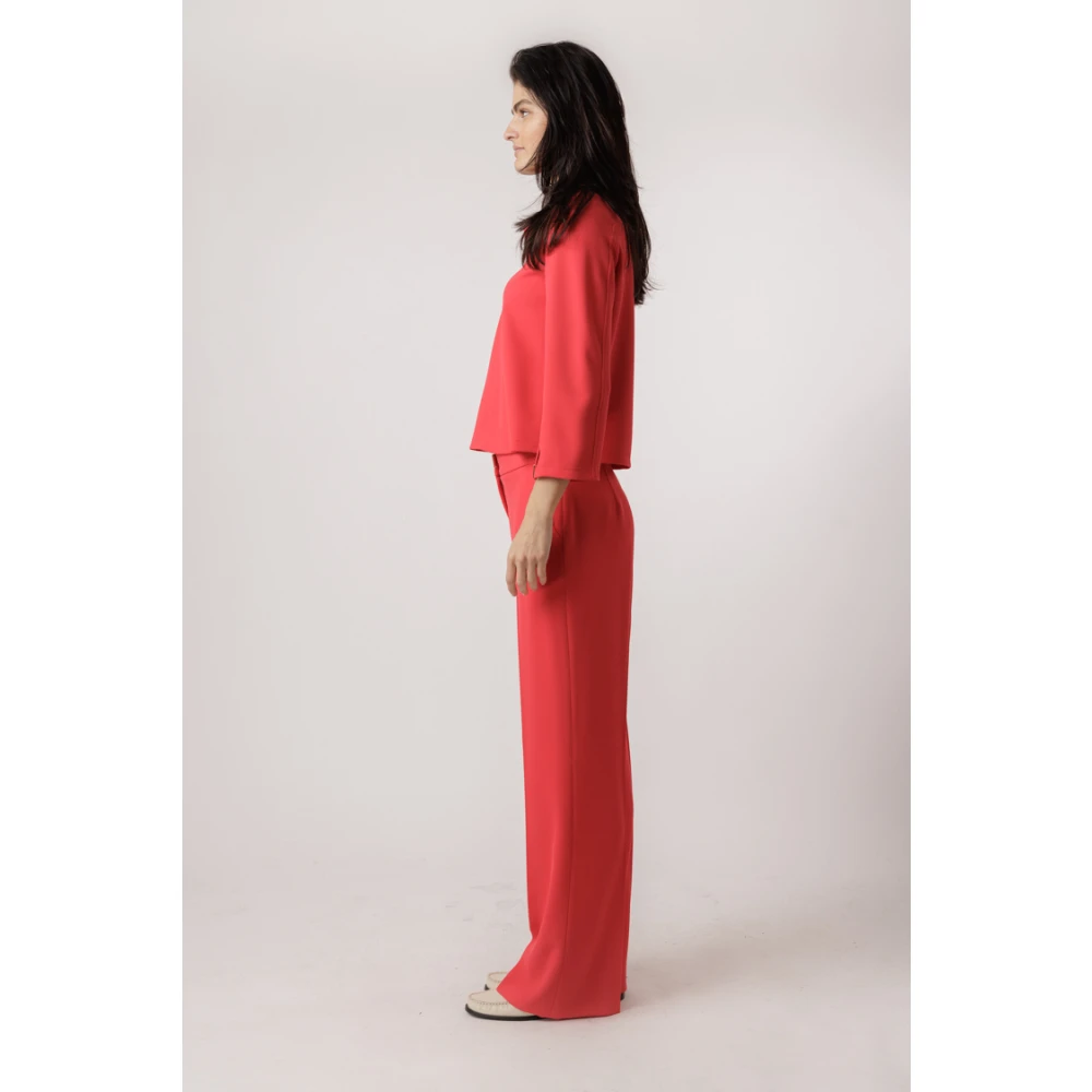 Caroline Biss Blouse met V-hals en Gouden Detail Red Dames