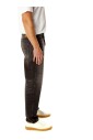 jean-noir-decontracte-coupe-fuselee
