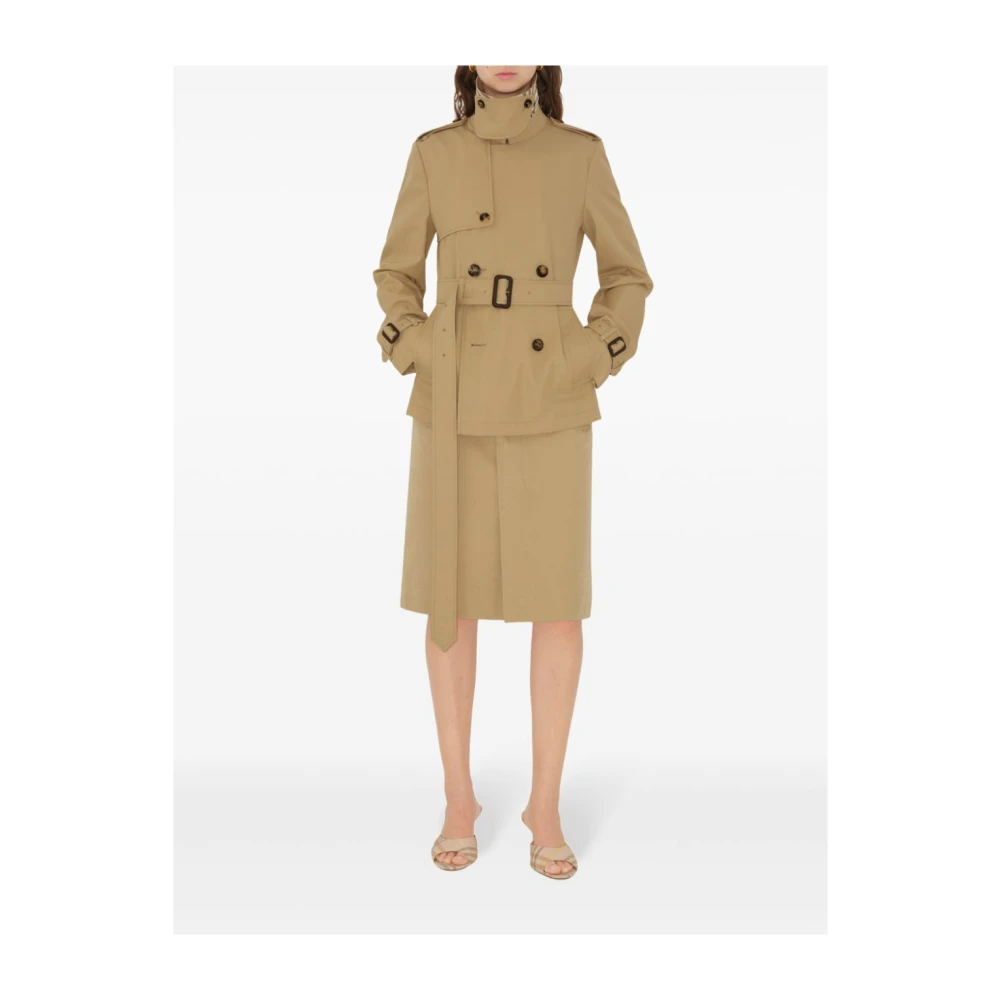 Burberry Beige Jassen voor Stijlvolle Outfits Beige Dames