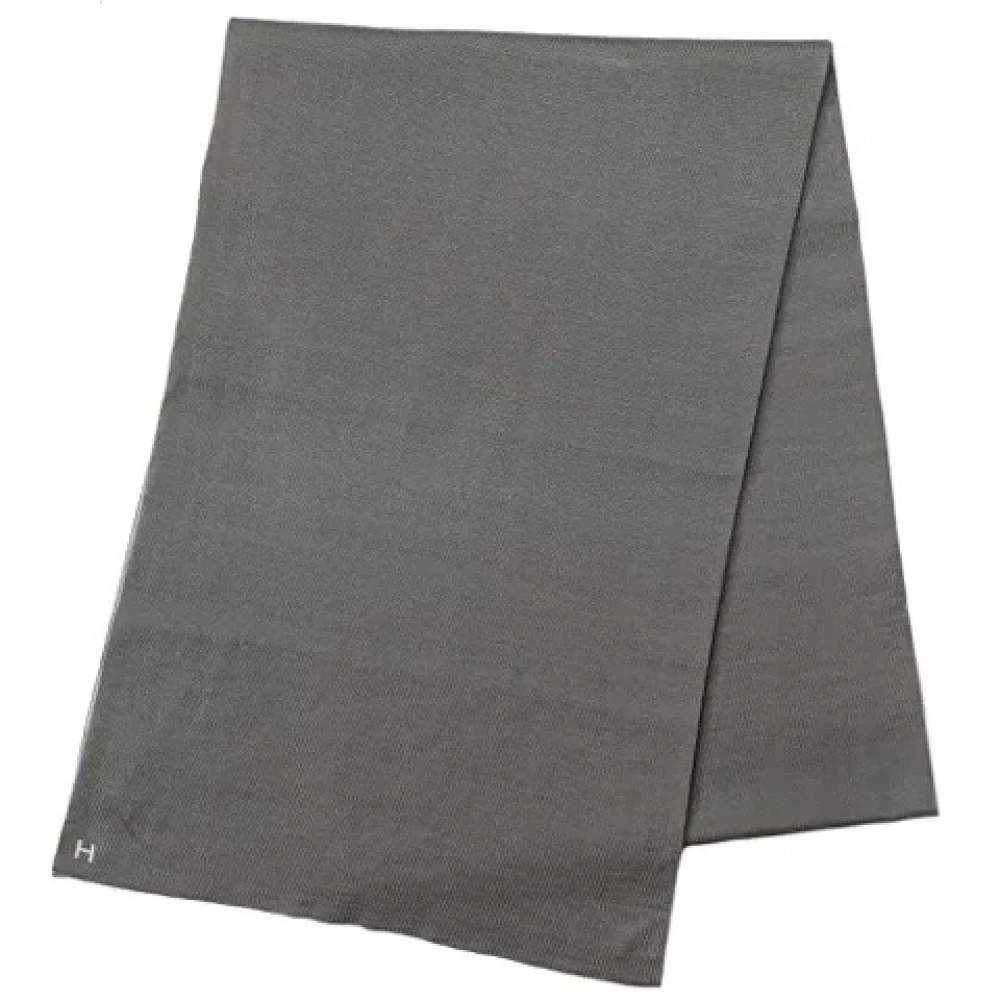 Hermès Vintage Pre-owned Wool scarves Gray Dames