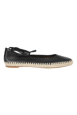 Ballerinas i nappaläder och raffia
