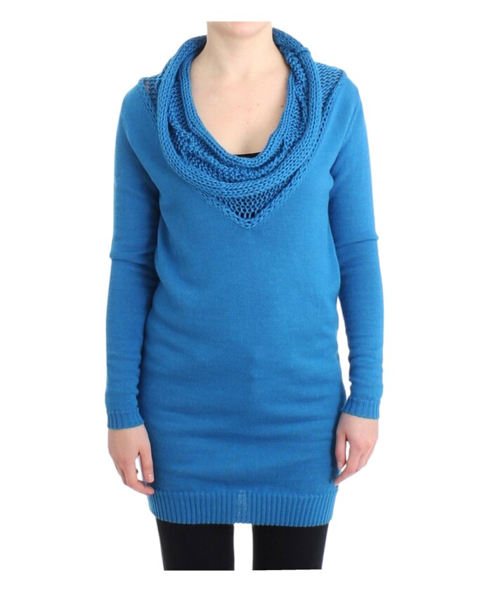 pull-en-tricot-bleu-a-col-rond