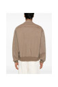 veste-marron-avec-fermeture-eclair-et-ecusson