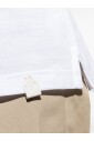 wit-crewneck-t-shirt-met-leren-label
