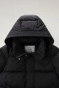 black-parka-coat-with-water-and-wind-resistance