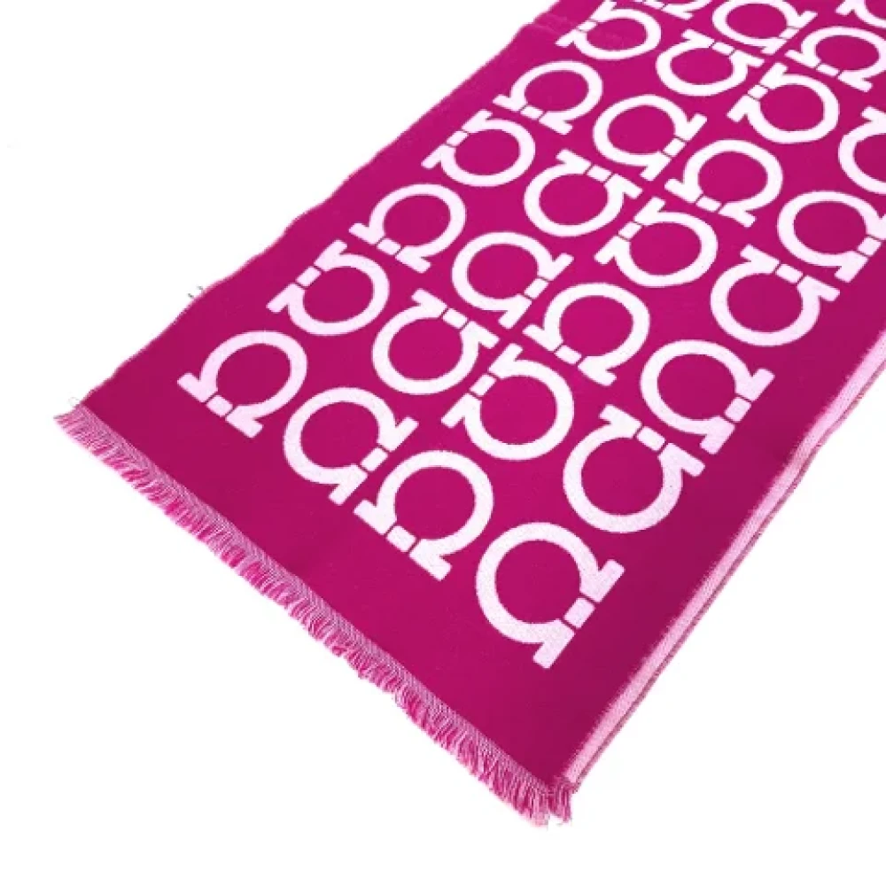 Salvatore Ferragamo Pre-owned Wool scarves Pink Dames