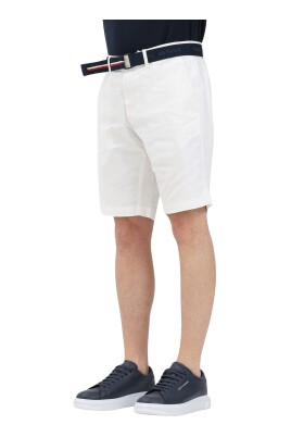 vita-avslappnade-shorts-var-sommar