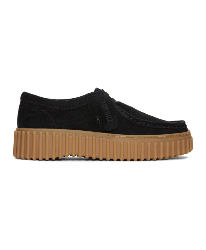 black-bee-leisure-sneakers