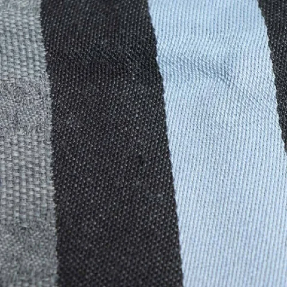 Gucci Vintage Pre-owned Wool scarves Gray Dames