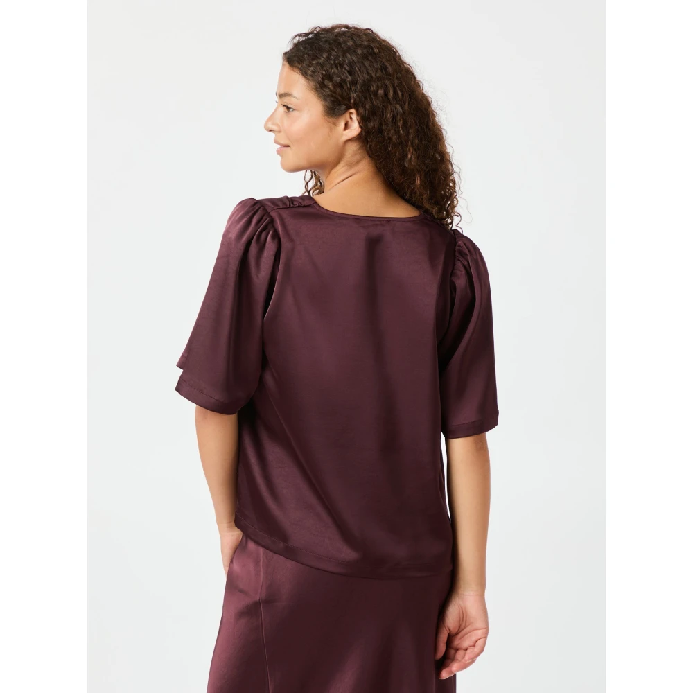 NEO NOIR Bordeaux Satijnen Blouse met Schouderpads Red Dames