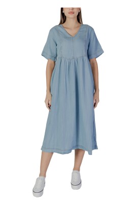 blue-denim-v-neck-dress-short-sleeves