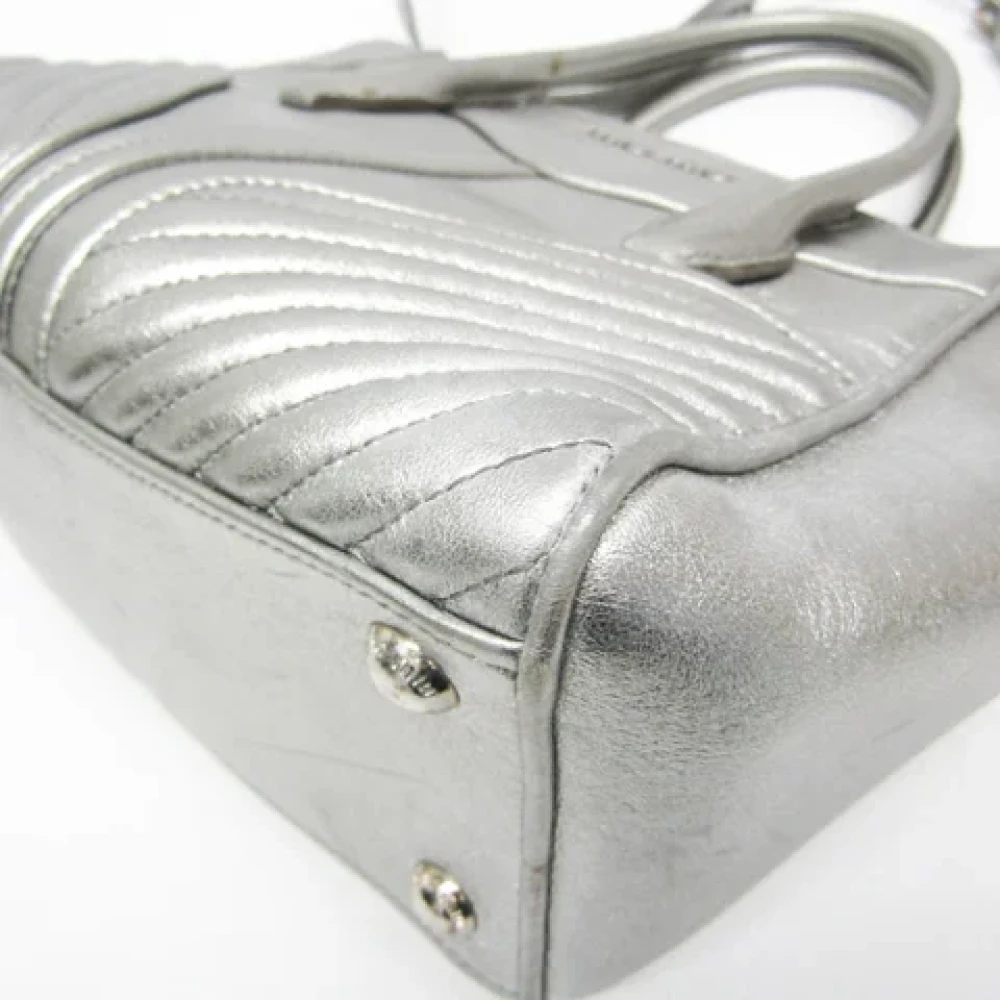 Miu Pre-owned Leather handbags Gray Dames