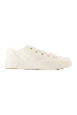 white-leather-sneakers-round-toe