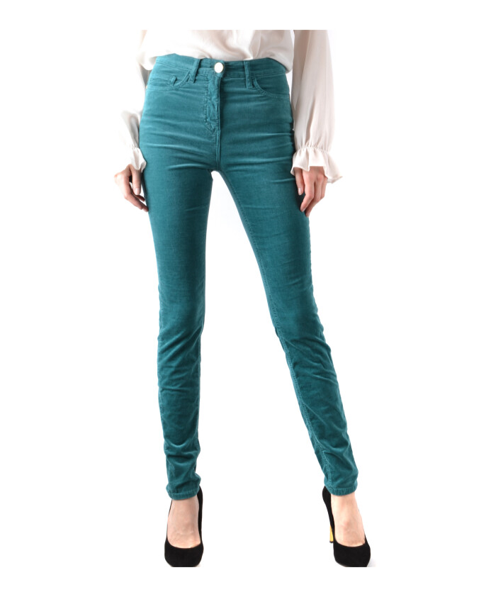jeans-en-denim-classiques-pour-un-usage-quotidien