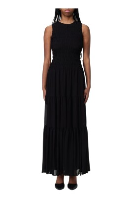 robe-longue-noire-elegante-a-volants