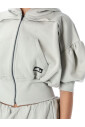pull-a-capuche-gris-a-manches-courtes