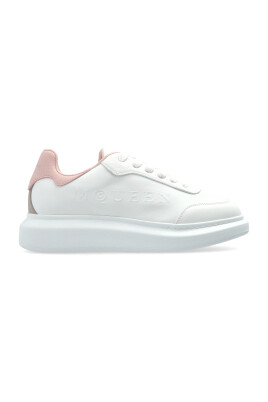 sports-shoes-with-logo
