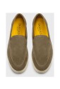 mocassins-decontractes-en-daim-semelle-corde