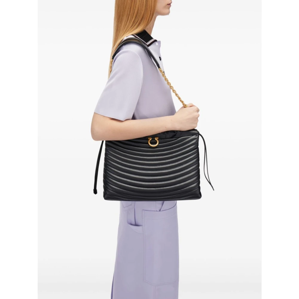 Salvatore Ferragamo Gewatteerde Zwarte Leren Schoudertas Black Dames