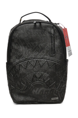 black-backpack-with-internal-pockets