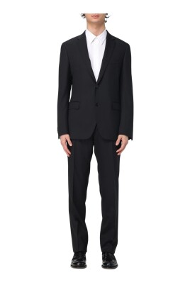 sophisticated-black-suit