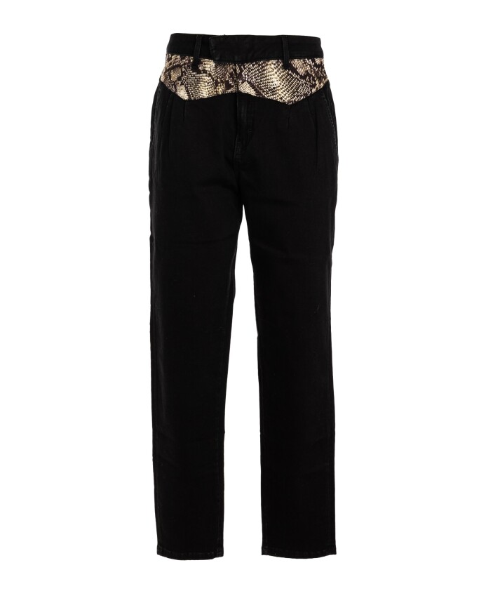 collection-de-jeans-polyvalente-et-raffinee